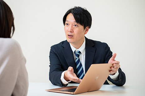 保育事業本部長　天野